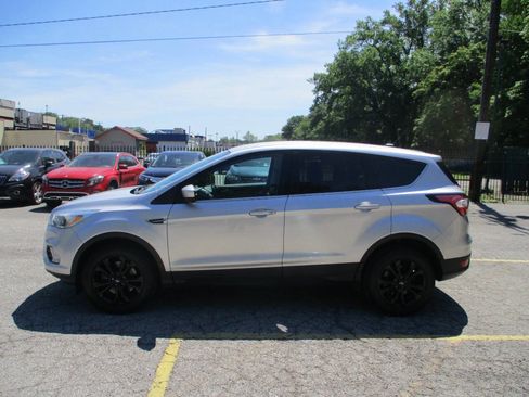Used 2017 Ford Escape SE AWD/4WD image 9