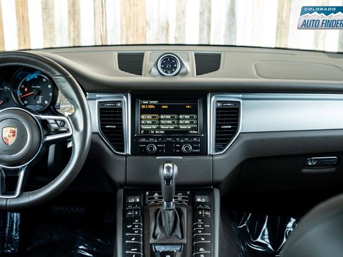 Used 2015 Porsche Macan Turbo image 21