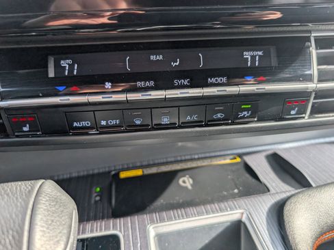 Used 2023 Toyota Sienna XSE image 22