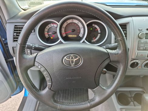 Used 2011 Toyota Tacoma PreRunner w/ TRD Off-Road Pkg RWD image 21