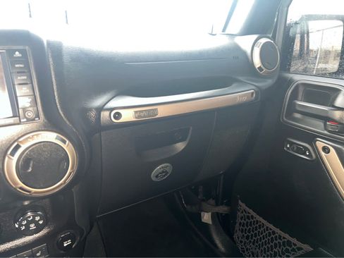 Used 2017 Jeep Wrangler 75th Anniversary image 31