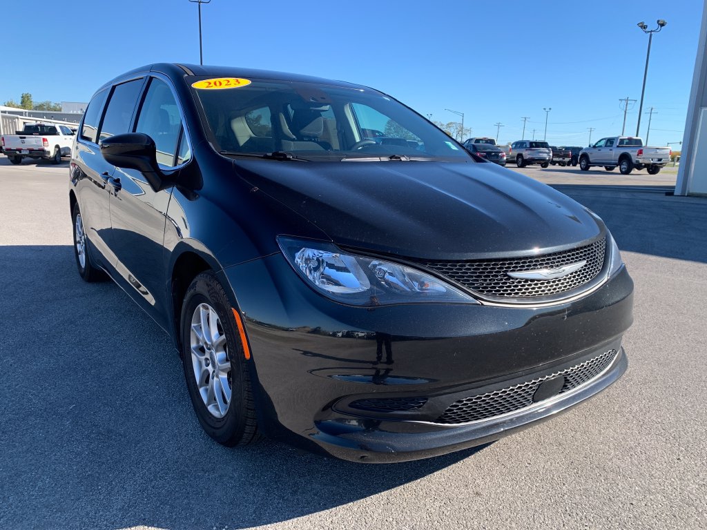 Used 2023 Chrysler Voyager LX FWD image 13