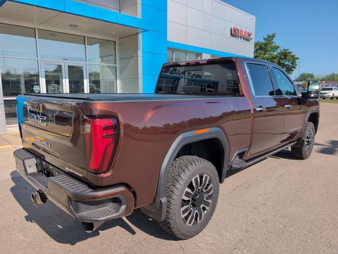 Used 2024 GMC Sierra 2500 Denali Ultimate AWD/4WD image 8