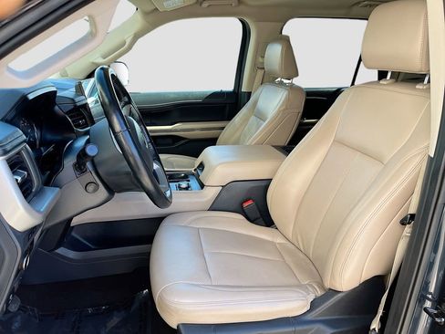 Used 2023 Ford Expedition Max XLT image 21