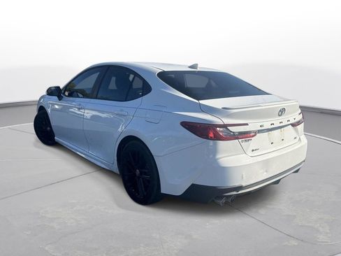 Used 2025 Toyota Camry SE w/ Convenience Package FWD image 8