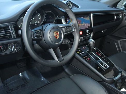 Certified 2026 Porsche Macan Base image 4