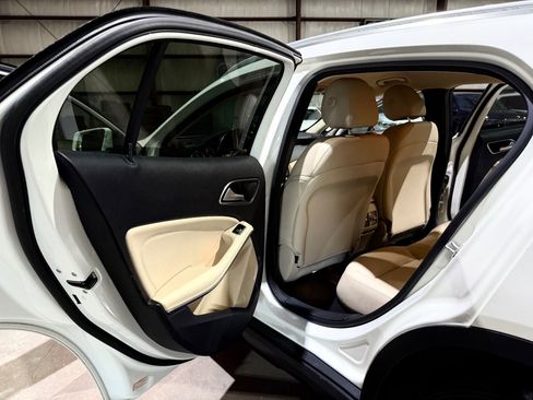 Used 2018 Mercedes-Benz GLA 250 image 16
