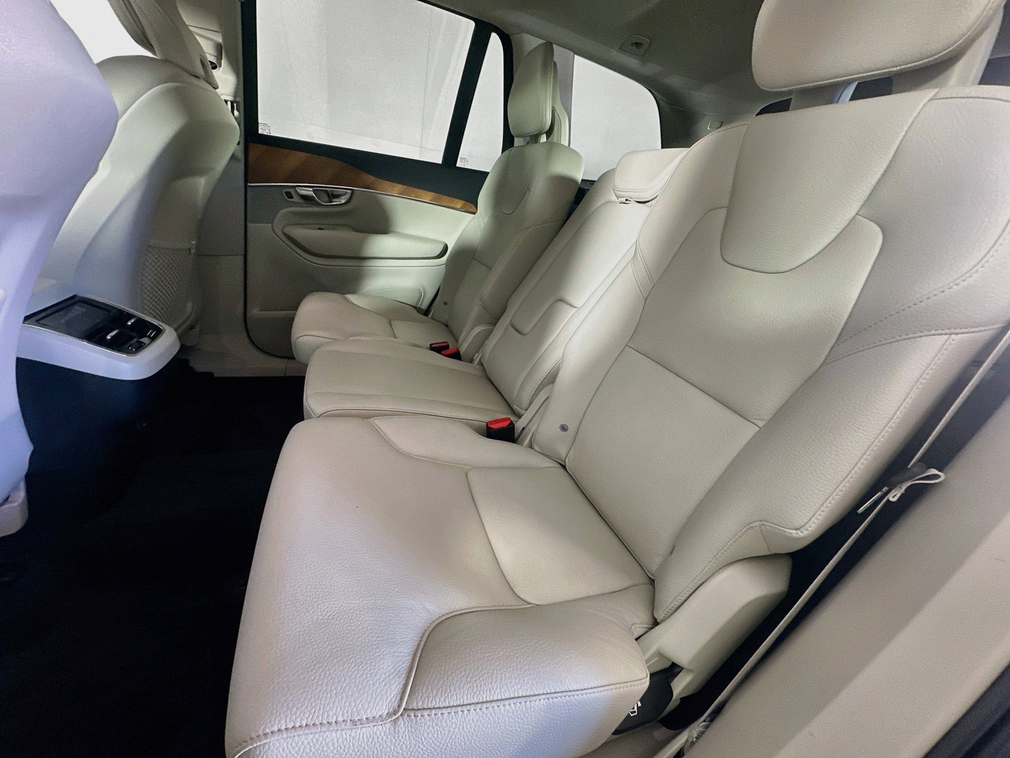 Used 2022 Volvo XC90 T6 Momentum w/ Advanced Package AWD/4WD image 29