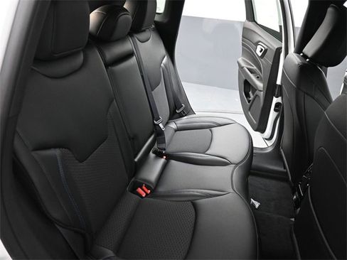 New 2026 Jeep Compass Latitude image 21