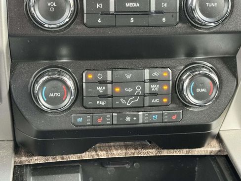 Used 2019 Ford F250 Lariat w/ Lariat Value Package AWD/4WD image 5