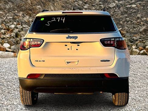 Used 2022 Jeep Compass Latitude image 4