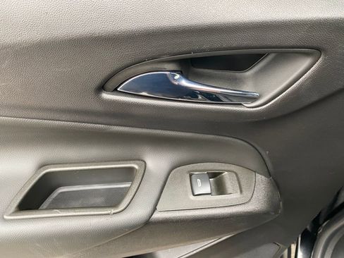 Used 2023 Chevrolet Equinox LT w/ Driver Convenience Package image 17