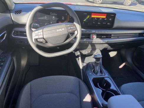 New 2025 Kia K4 LXS image 7
