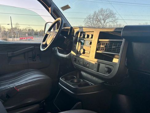 Used 2022 Chevrolet Express 2500 RWD 2500 135 w/ Driver Convenience Package image 12