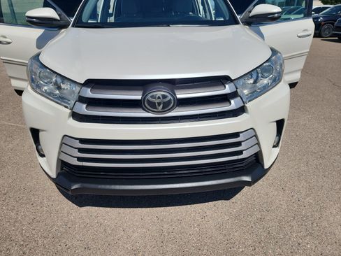 Used 2019 Toyota Highlander Plus AWD/4WD image 23