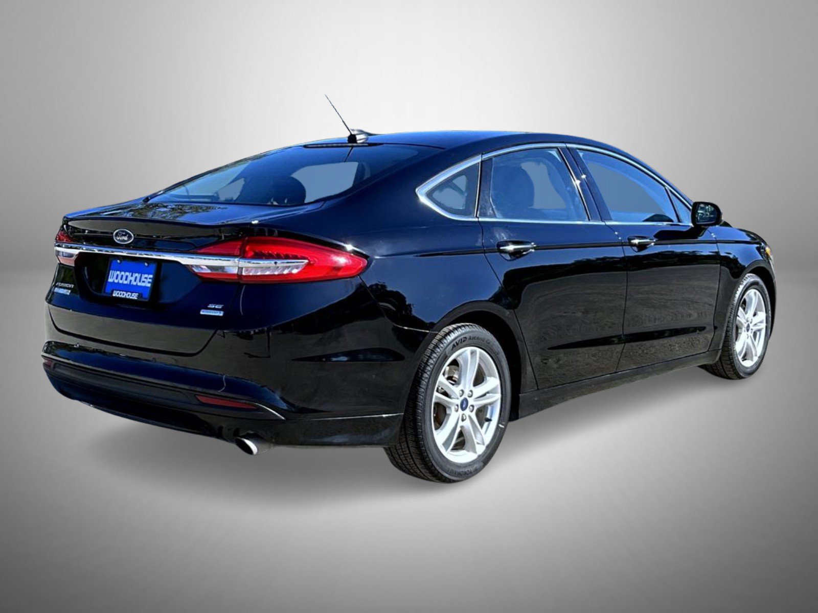 Used 2018 Ford Fusion SE w/ Fusion SE Technology Package FWD image 5