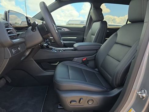 New 2026 Chevrolet Traverse LT w/ Sun and Wheel Package FWD image 10