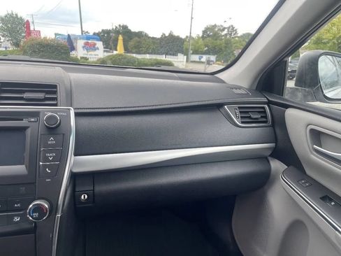 Used 2017 Toyota Camry SE FWD image 16