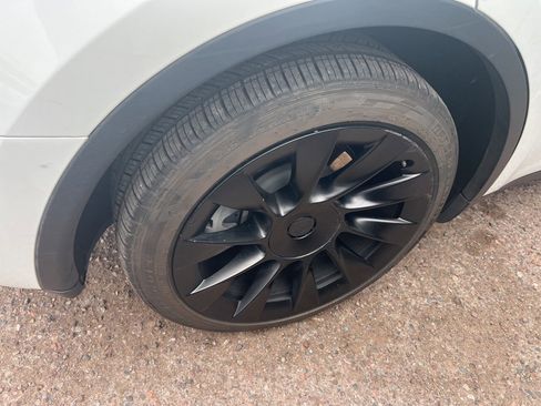 Used 2023 Tesla Model Y Long Range image 11