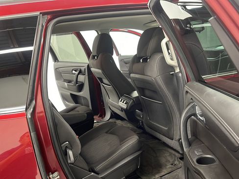 Used 2017 Chevrolet Traverse LT w/ Style and Technology Package FWD image 13