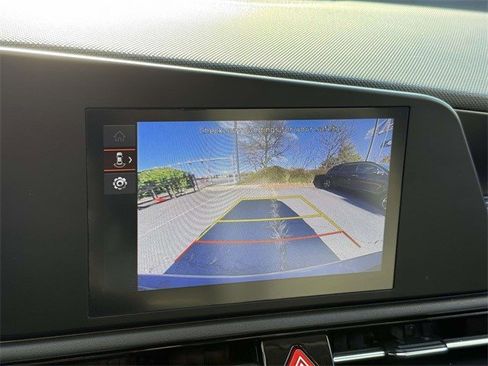 Used 2023 Kia Niro LX image 11