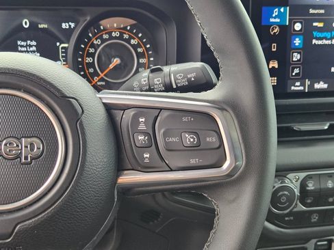 Used 2025 Jeep Wrangler Unlimited Sahara AWD/4WD image 25