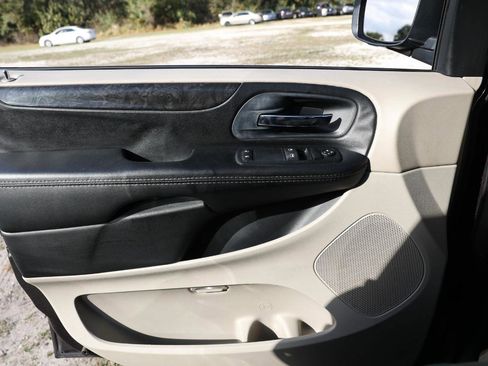 Used 2015 Dodge Grand Caravan American Value Package image 36
