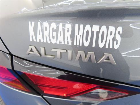 Used 2025 Nissan Altima 2.5 SV FWD image 9