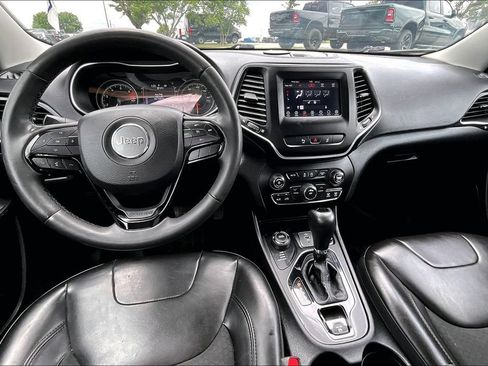 Used 2021 Jeep Cherokee Latitude Plus AWD/4WD image 15