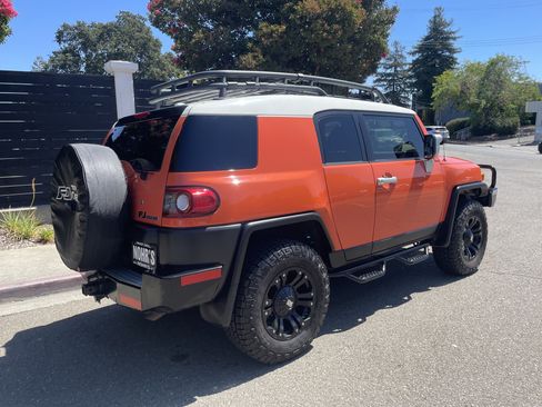 Used 2013 Toyota FJ Cruiser 4WD w/ Upgrade Pkg image 6