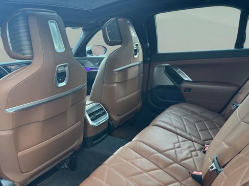 Used 2024 BMW i7 eDrive50 w/ Executive Package image 29