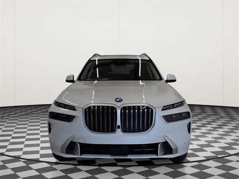 New 2026 BMW X7 xDrive40i w/ Premium Package image 3