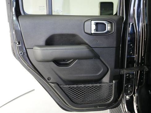 Used 2019 Jeep Wrangler Unlimited Sahara w/ Uconnect 4C Nav & Sound Group AWD/4WD image 32