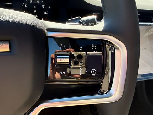 Certified 2025 Land Rover Discovery Sport Dynamic SE AWD/4WD image 24
