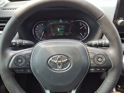 Used 2023 Toyota RAV4 XLE Premium FWD image 14