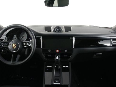 Used 2025 Porsche Macan image 11