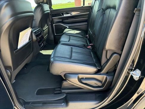 Used 2022 Jeep Wagoneer Series III image 12