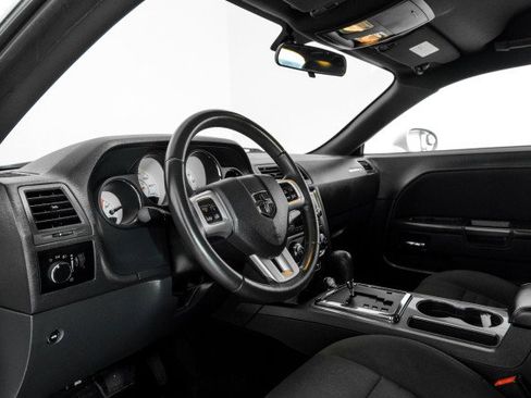 Used 2013 Dodge Challenger SXT image 11