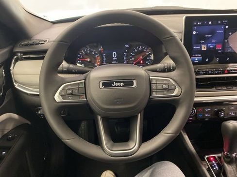 Used 2023 Jeep Compass Limited w/ Sun and Sound Group AWD/4WD image 17