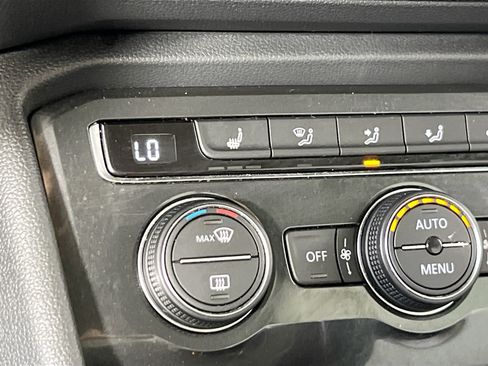 Used 2019 Volkswagen Tiguan SE w/ Panoramic Sunroof Package AWD/4WD image 19