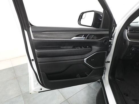 Used 2024 Jeep Wagoneer L Series III w/ Flexible Seating Group image 8