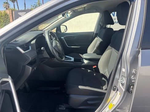 Used 2025 Toyota RAV4 LE AWD/4WD image 10