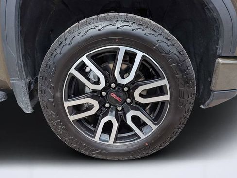 Used 2024 GMC Sierra 1500 AT4 w/ Technology Package AWD/4WD image 9