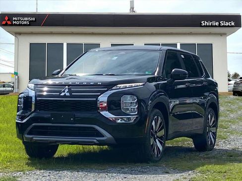 New 2025 Mitsubishi Outlander SE image 1