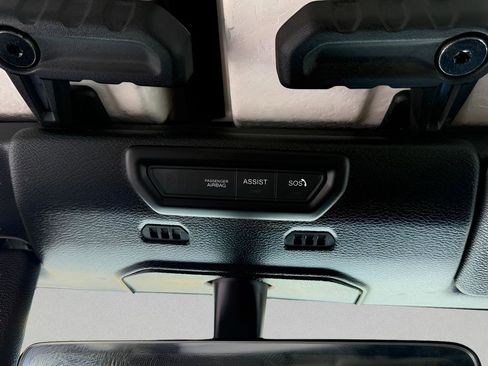 Used 2023 Jeep Gladiator Overland image 24