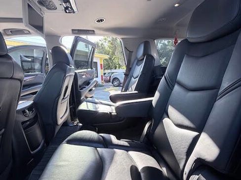 Used 2015 Cadillac Escalade Premium image 11