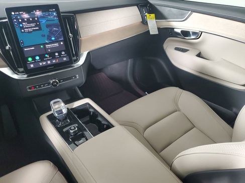 Certified 2025 Volvo XC90 B6 Core w/ Climate Package AWD/4WD image 17