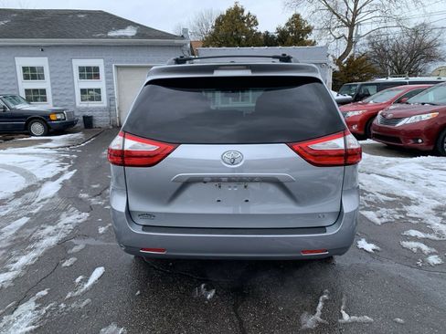 Used 2015 Toyota Sienna LE image 6