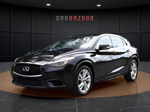 Used 2017 INFINITI QX30 image 9