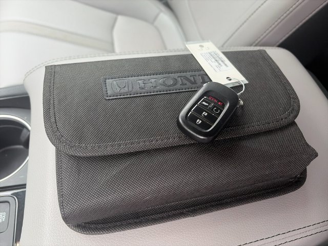 Used 2025 Honda Pilot Touring image 10